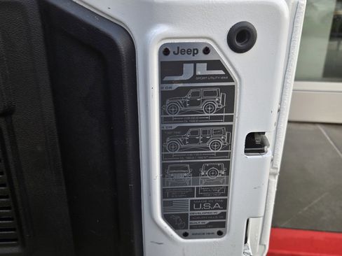 Used 2024 Jeep Wrangler Unlimited Rubicon image 24
