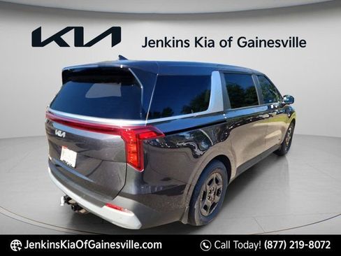 New 2026 Kia Carnival image 3