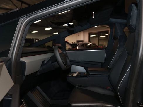 Used 2024 Tesla Cybertruck AWD Crew Cab image 11