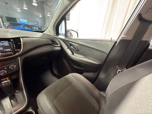 Used 2019 Chevrolet Trax LS FWD image 22