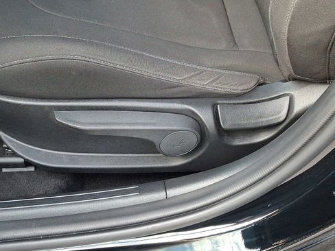 Used 2023 Hyundai Elantra SEL w/ Convenience Package FWD image 11