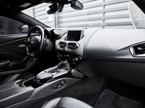 Used 2023 Aston Martin V8 Vantage Coupe RWD image 33