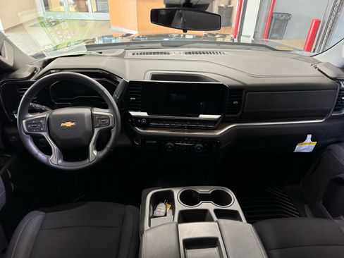 Used 2025 Chevrolet Silverado 1500 LT w/ Z71 Off-Road Package AWD/4WD image 12