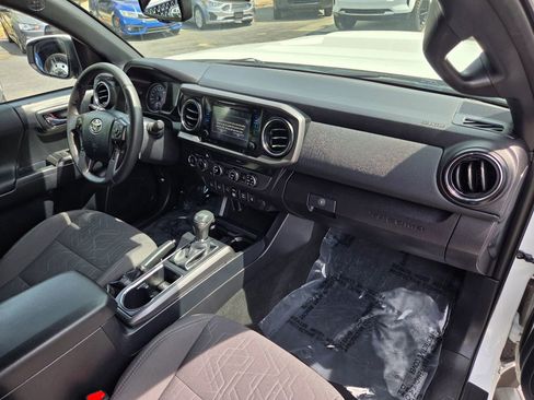 Used 2018 Toyota Tacoma TRD Sport w/ Technology Package AWD/4WD image 13