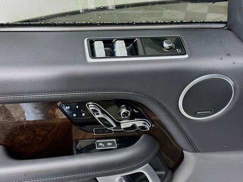 Used 2018 Land Rover Range Rover Supercharged image 19