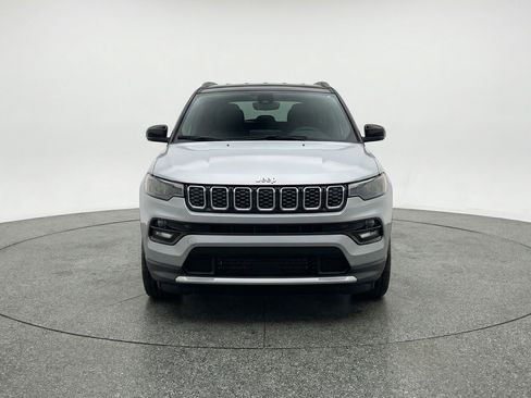 Used 2025 Jeep Compass Limited AWD/4WD image 2