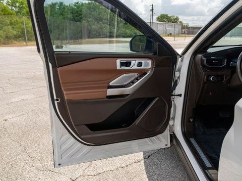 Certified 2023 Ford Explorer King Ranch w/ Technology Package RWD image 11