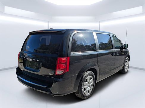 Used 2018 Dodge Grand Caravan SE w/ UConnect Hands-Free Group image 3