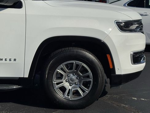 Used 2024 Jeep Wagoneer L Base image 48