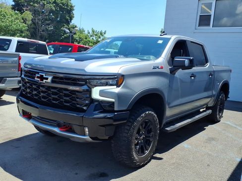 Used 2024 Chevrolet Silverado 1500 ZR2 w/ Technology Package AWD/4WD image 3