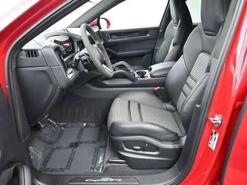 Certified 2025 Porsche Cayenne GTS image 7