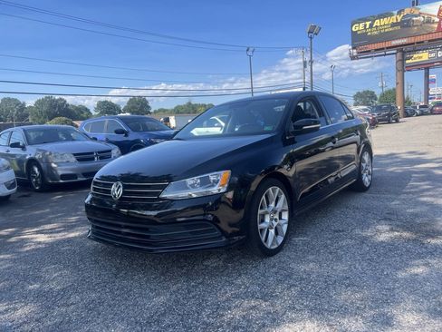 Used 2015 Volkswagen Jetta SE FWD image 2