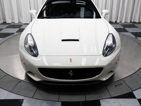 Used 2014 Ferrari California image 48