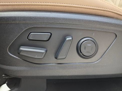Certified 2025 Kia Sorento SX Prestige w/ Olive Brown Leather Package AWD/4WD image 29