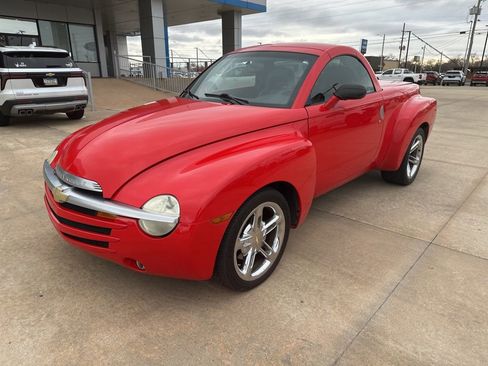 Used 2005 Chevrolet SSR w/ Preferred Equipment Group image 21