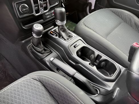Used 2021 Jeep Wrangler Unlimited Sport AWD/4WD image 26