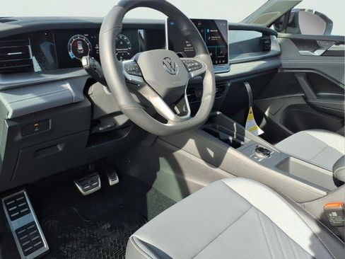 New 2026 Volkswagen Tiguan SE R-Line image 14