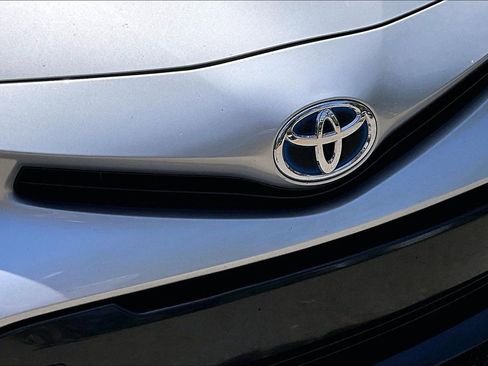 Used 2017 Toyota Prius V Four FWD image 34