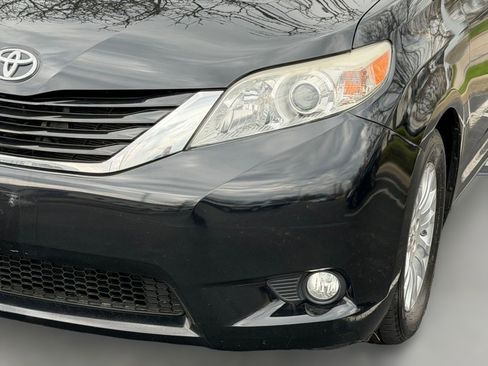 Used 2016 Toyota Sienna XLE image 9