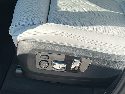 New 2026 BMW X5 M60i image 12