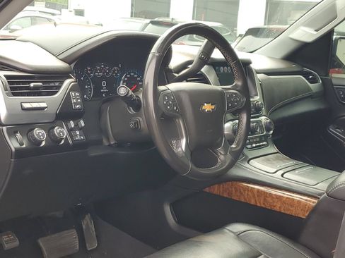 Used 2020 Chevrolet Suburban Premier w/ Premier 6.2L Value Package AWD/4WD image 17