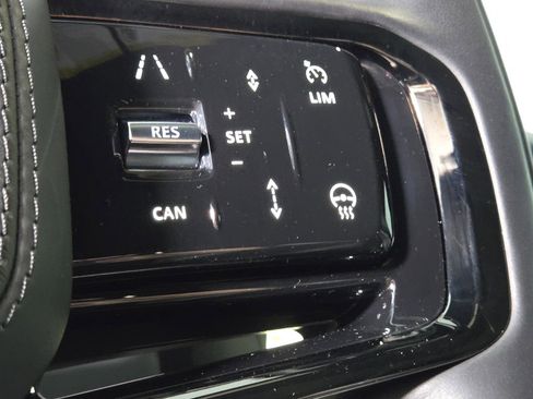 Used 2024 Land Rover Range Rover Velar Dynamic SE image 25