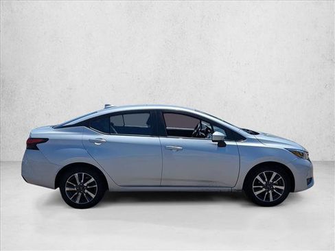Used 2025 Nissan Versa SV FWD image 4