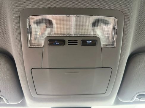 Used 2019 Toyota Highlander AWD V6 image 21