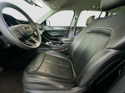 Used 2023 Jeep Grand Cherokee Limited w/ Luxury Tech Group II RWD image 13