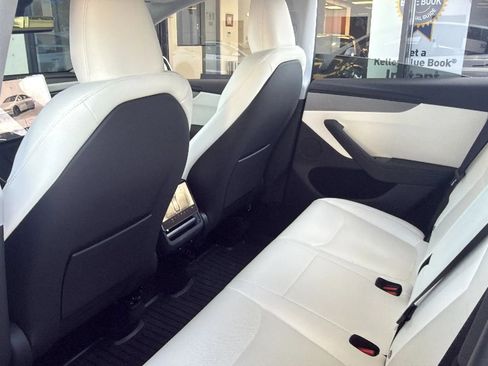 Used 2026 Tesla Model Y Long Range RWD image 7