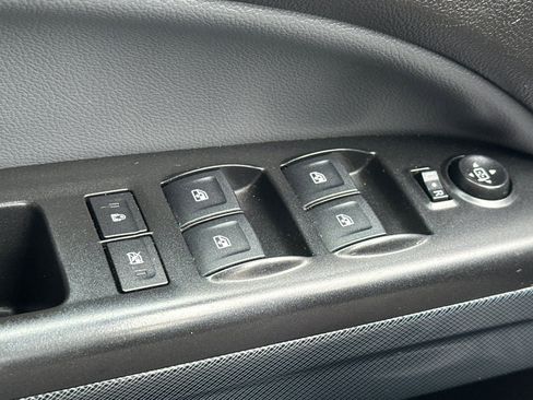 Certified 2018 Chevrolet Colorado Z71 w/ Z71 Midnight Edition image 12