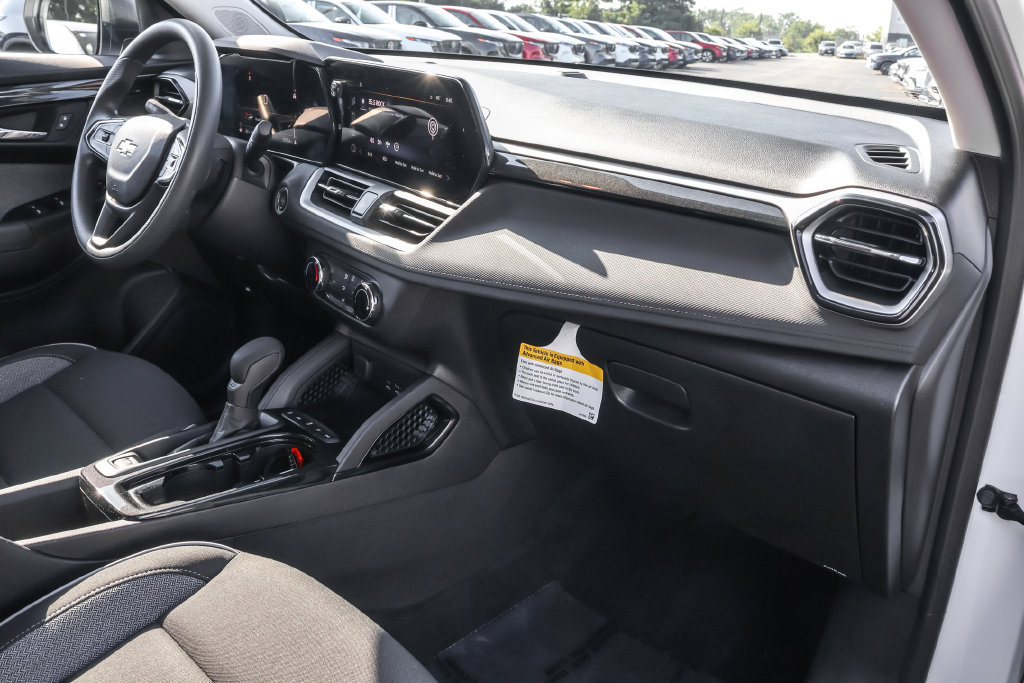 Used 2025 Chevrolet TrailBlazer LS w/ LS Convenience Package AWD/4WD image 34