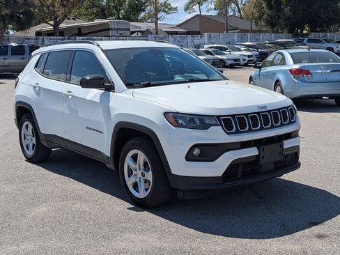 Used 2023 Jeep Compass Latitude image 2