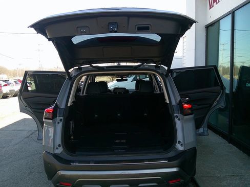 Used 2022 Nissan Rogue SL w/ SL Premium Package image 6