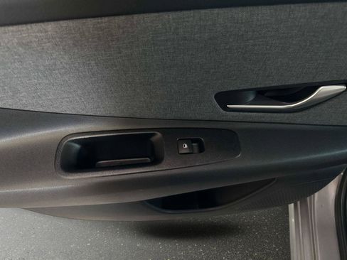 Used 2023 Hyundai Elantra Limited image 12