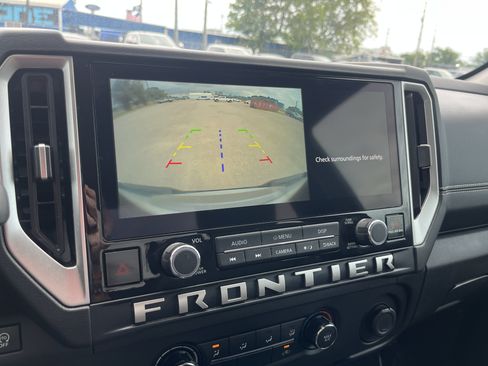 Used 2025 Nissan Frontier SV RWD image 26