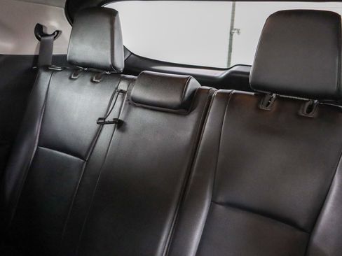 Used 2020 Toyota Highlander XLE FWD image 26
