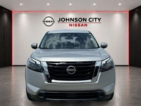 Used 2025 Nissan Pathfinder SV AWD/4WD image 10