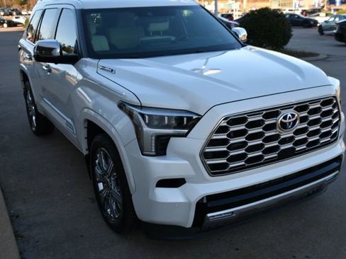 Used 2024 Toyota Sequoia Capstone image 7