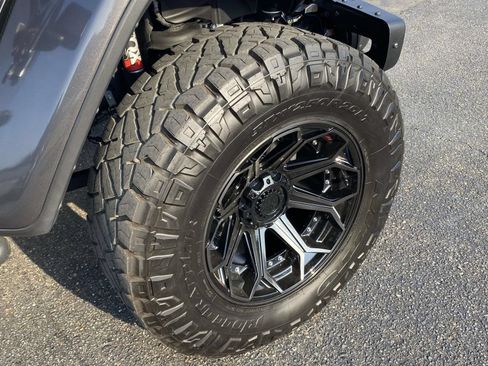 Used 2021 Jeep Gladiator Rubicon AWD/4WD image 14