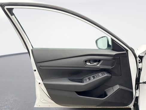 Used 2023 Honda Accord EX image 9