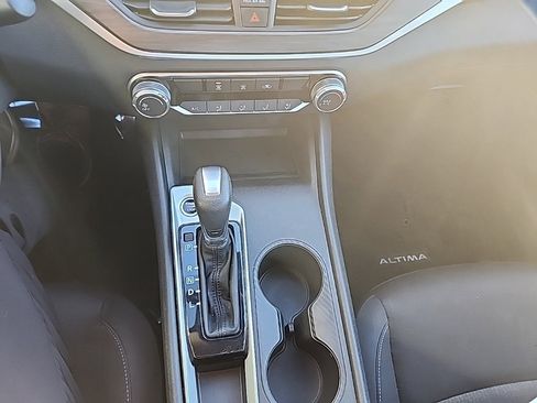 Used 2025 Nissan Altima 2.5 SV image 15