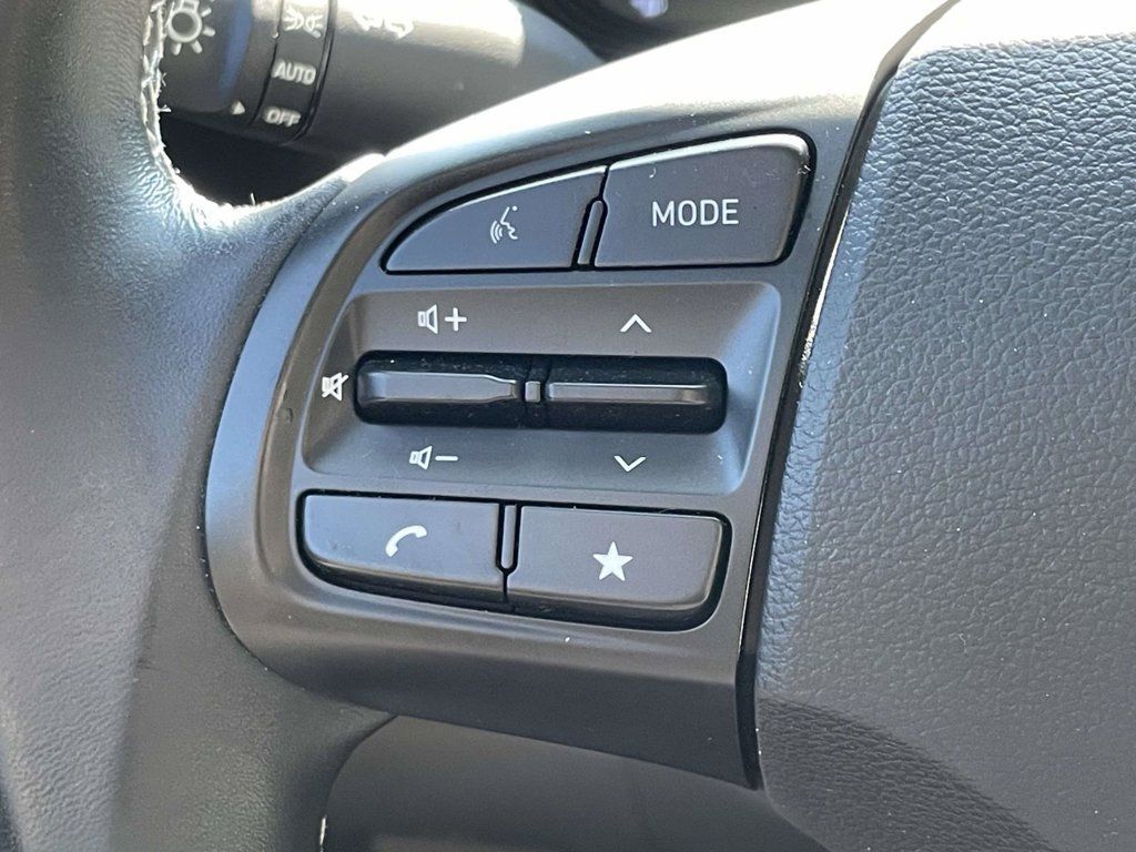 Certified 2023 Hyundai Venue SEL FWD image 20