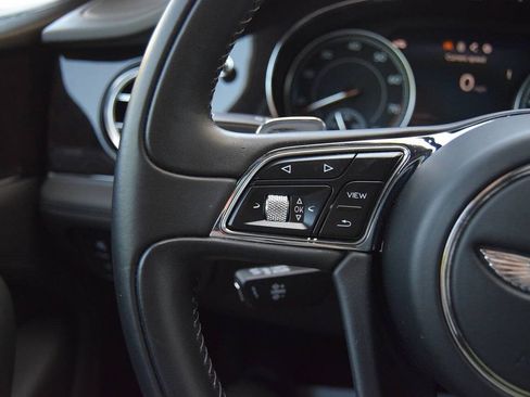 Used 2019 Bentley Bentayga image 17