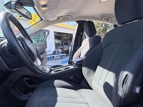 Used 2015 Chrysler 200 Limited w/ Convenience Group image 10