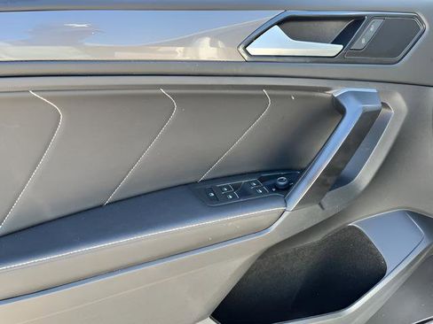 Certified 2023 Volkswagen Tiguan SE w/ Panoramic Sunroof Package FWD image 11