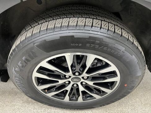 Used 2025 Ford Expedition Platinum AWD/4WD image 15