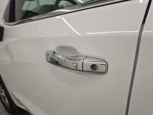 Used 2025 GMC Sierra 1500 SLT AWD/4WD image 20