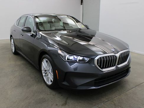 Used 2024 BMW 530i w/ Convenience Package image 5