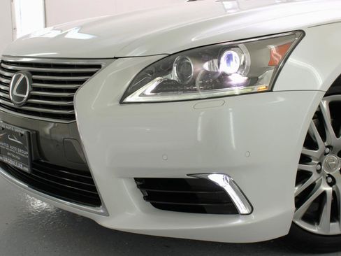Used 2016 Lexus LS 460 w/ Comfort Package image 21